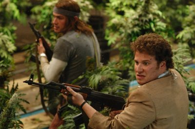 pineapple-express-james-franco-and-seth-rogen-with-guns.jpg