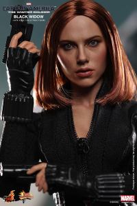 Hot Toys Captain America The Winter Soldier - Black Widow close up