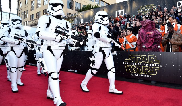 Han and Lando reunite at Star Wars Force Awakens premiere